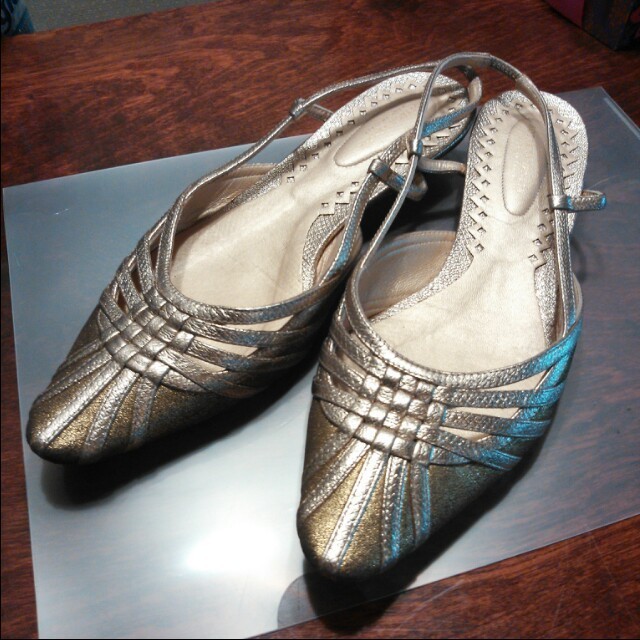 Bottega Veneta(ボッテガヴェネタ)のBOTTEGA☆ゴールドパンプス レディースの靴/シューズ(ハイヒール/パンプス)の商品写真
