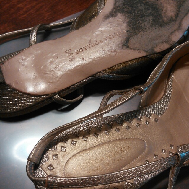 Bottega Veneta(ボッテガヴェネタ)のBOTTEGA☆ゴールドパンプス レディースの靴/シューズ(ハイヒール/パンプス)の商品写真