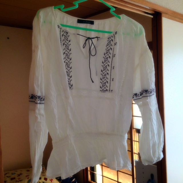 w closet(ダブルクローゼット)のw closet♡刺繍トップス レディースのトップス(シャツ/ブラウス(半袖/袖なし))の商品写真