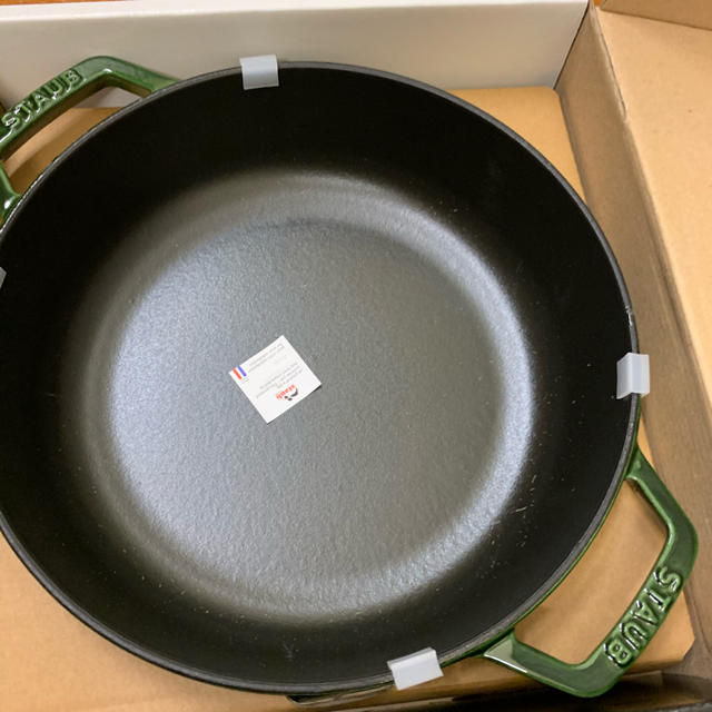 STAUB(ストウブ)のストウブ　ブレイザー24cm バジルグリーン新品正規品 インテリア/住まい/日用品のキッチン/食器(鍋/フライパン)の商品写真