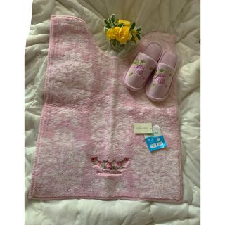 ローラアシュレイ(LAURA ASHLEY)のローラアシュレイ(新品)トイレタリー 2点セット タットンピンク(トイレマット)