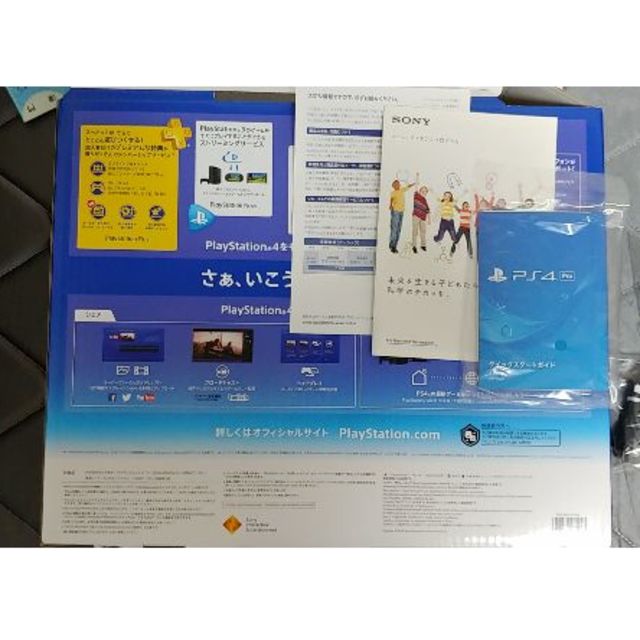 SONY(ソニー)のPlayStation4 Pro 1TB CUH-7000BB01 エンタメ/ホビーのゲームソフト/ゲーム機本体(家庭用ゲーム機本体)の商品写真