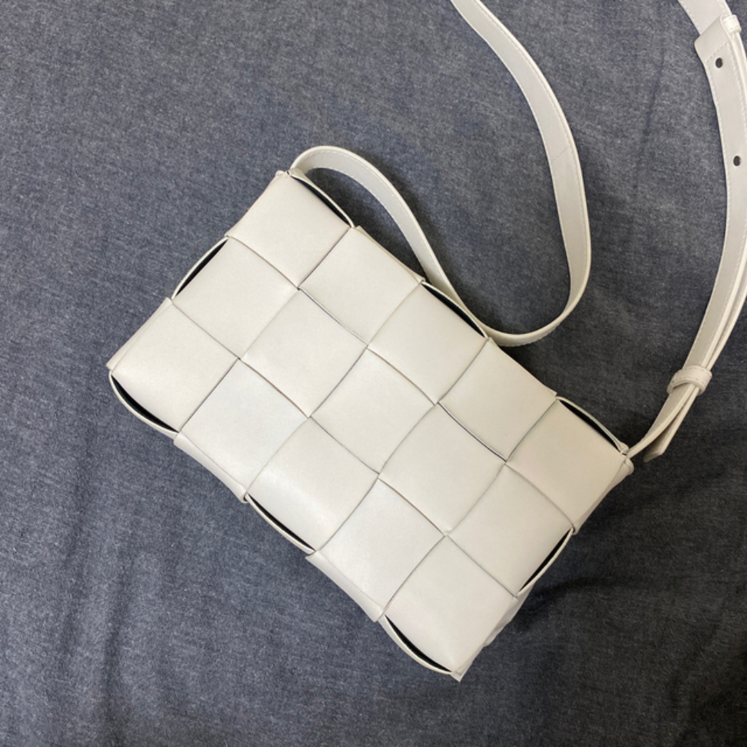 bottegaveneta 白×内側黒 カセットバッグ