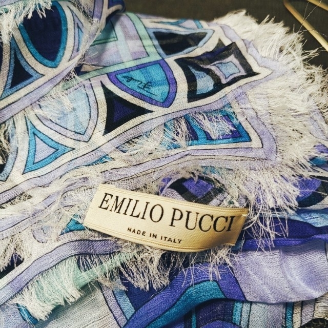 EMILIO PUCCI(エミリオプッチ)の専用EMILIO PUCCI　レア★大人気スカーフ★未使用 レディースのファッション小物(バンダナ/スカーフ)の商品写真