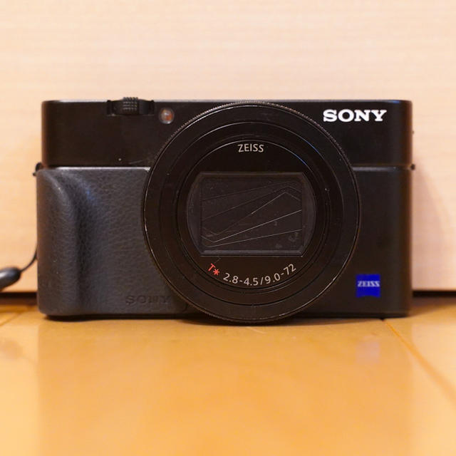 SONY(ソニー)のSONY RX100 M6 グリップ付き スマホ/家電/カメラのカメラ(コンパクトデジタルカメラ)の商品写真