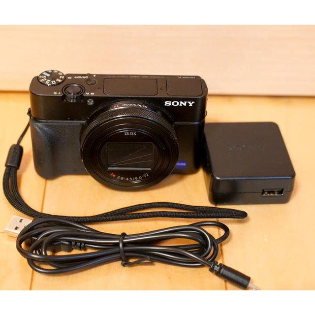 SONY(ソニー)のSONY RX100 M6 グリップ付き スマホ/家電/カメラのカメラ(コンパクトデジタルカメラ)の商品写真