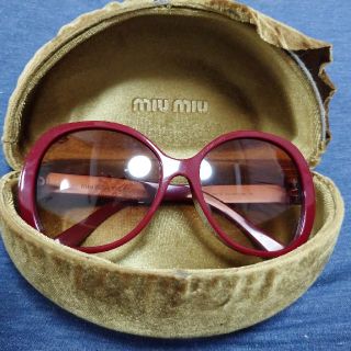 ミュウミュウ(miumiu)の【min min サングラス】送料無料 ミュウミュウ(サングラス/メガネ)