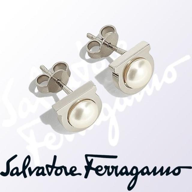 Salvatore Ferragamo(サルヴァトーレフェラガモ)の新品☆フェラガモ☆パールガンチーニピアス シルバー レディースのアクセサリー(ピアス)の商品写真