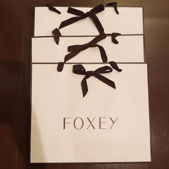 FOXEY(フォクシー)の極美品⭐︎FOXEY⭐︎ショッパー⭐︎貴重な大サイズ3枚組 エンタメ/ホビーのコレクション(ノベルティグッズ)の商品写真