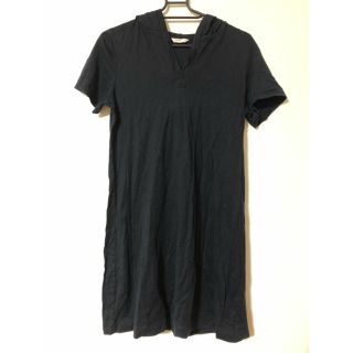 ユニクロ(UNIQLO)のTシャツ ワンピース　フード  ブラック　黒　夏　膝丈　レディース(ミニワンピース)