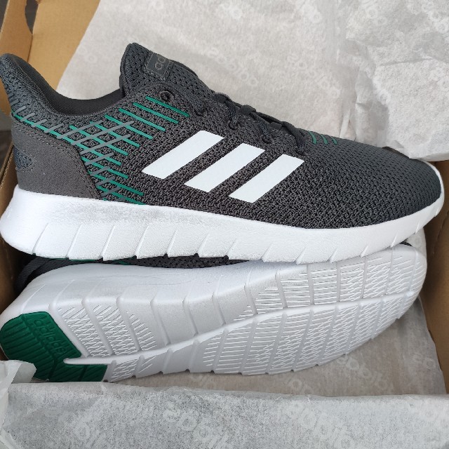 【新品】アディダススニーカー　adidas