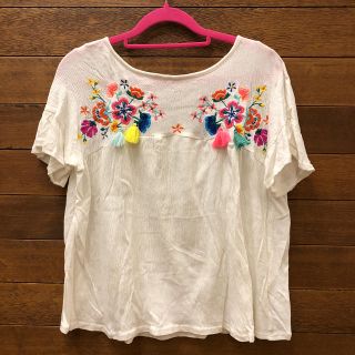 ザラ(ZARA)の刺繍Tシャツ(Tシャツ/カットソー(半袖/袖なし))