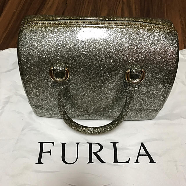 Furla(フルラ)のFURLA キャンディバッグ　シルバーラメ レディースのバッグ(ハンドバッグ)の商品写真