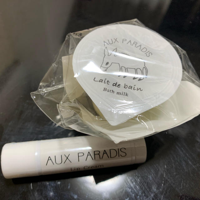 AUX PARADIS(オゥパラディ)のリップクリーム&入浴料セット コスメ/美容のスキンケア/基礎化粧品(リップケア/リップクリーム)の商品写真