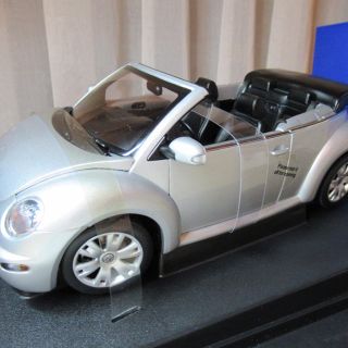 フォルクスワーゲン(Volkswagen)の蜘蛛男様オートアートニュービートルカブリオレ1/18(ミニカー)