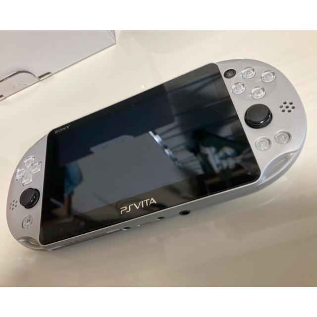 携帯用ゲーム機本体♦︎美品、希少♦︎PS vita シルバー　箱あり　専用　カバー　ケース付き