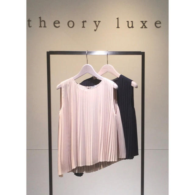 【半額】 theory - Theory luxe プリーツ加工ノースリーブブラウス シャツ+ブラウス(半袖+袖なし)