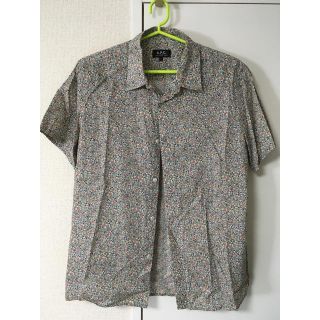 アーペーセー(A.P.C)の【最終値下げ】APC 半袖シャツ　リバティ柄　Lサイズ(シャツ)