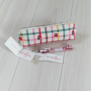 キャスキッドソン(Cath Kidston)のキャスキッドソン　イチゴ柄セット　いちご柄　ストロベリー柄(ネックストラップ)