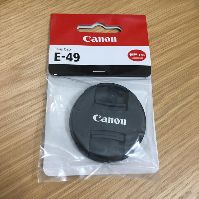 Canon(キヤノン)の【新品・未使用】キャノン　カメラ　レンズカバー　E-49 スマホ/家電/カメラのカメラ(その他)の商品写真