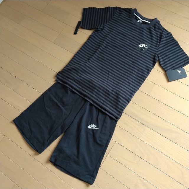 NIKE(ナイキ)の最終値下げ。新品！１５０センチ ナイキエア ボーダーTシャツ キッズ/ベビー/マタニティのキッズ服男の子用(90cm~)(Tシャツ/カットソー)の商品写真