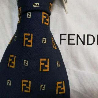 フェンディ(FENDI)の大人気★FENDIフェンディ★ロゴ総柄高級ネクタイ★売り切れ必至！(ネクタイ)