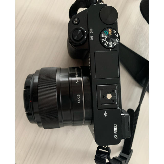 SONY(ソニー)のsonyα6000★単焦点レンズ 付き スマホ/家電/カメラのカメラ(ミラーレス一眼)の商品写真