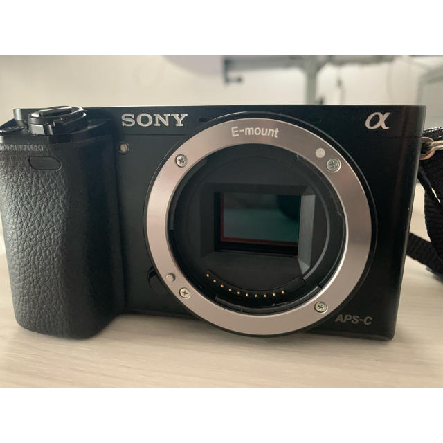 SONY(ソニー)のsonyα6000★単焦点レンズ 付き スマホ/家電/カメラのカメラ(ミラーレス一眼)の商品写真