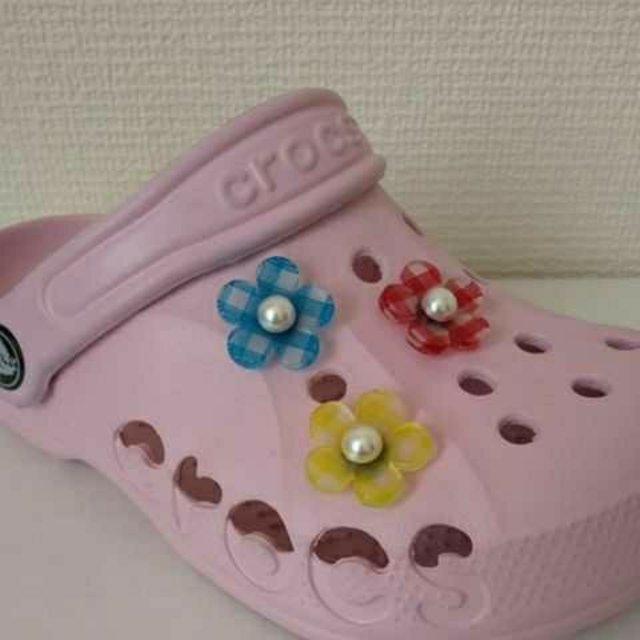 crocs(クロックス)のデイジーチェック柄　2個　色選択自由　クロックス用チャーム レディースのアクセサリー(その他)の商品写真