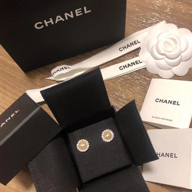 ピアス(両耳用)希少品 CHANEL シャネル ピアス フラワー 箱付き