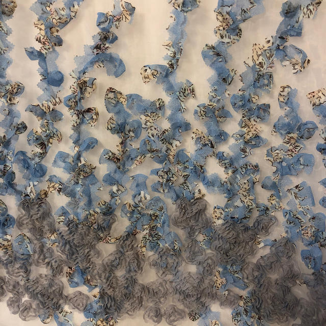 cawaii(カワイイ)のりんか様専用　cawaii 青いお花畑のブラウス レディースのトップス(シャツ/ブラウス(半袖/袖なし))の商品写真