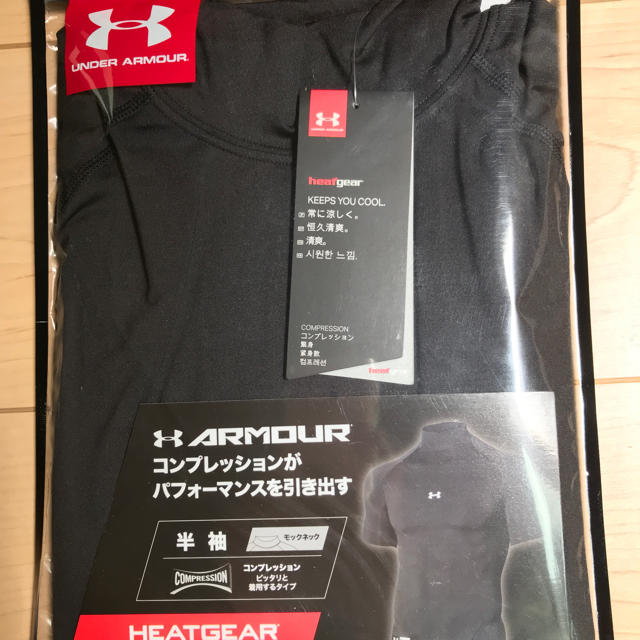 UNDER ARMOUR(アンダーアーマー)のアンダーアーマー　アンダーシャツ　半袖　黒 スポーツ/アウトドアのサッカー/フットサル(ウェア)の商品写真