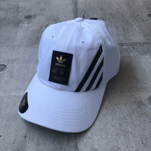 adidas(アディダス)のadidas スーパースターcap ホワイトゴールド  海外限定 メンズの帽子(キャップ)の商品写真