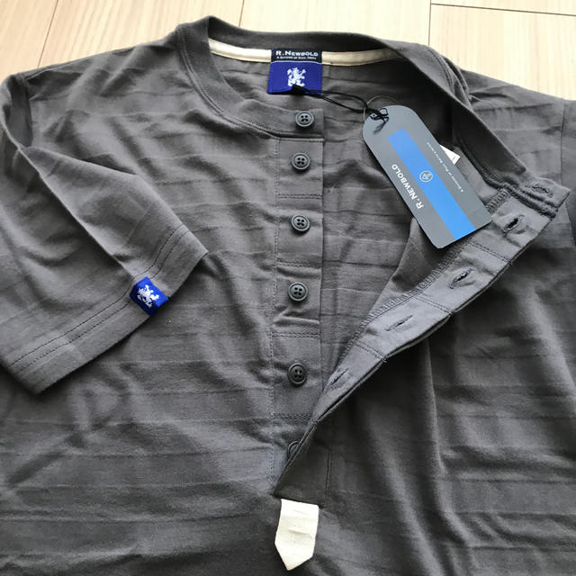 R.NEWBOLD(アールニューボールド)の【新品】半袖　Tシャツ メンズのトップス(Tシャツ/カットソー(半袖/袖なし))の商品写真