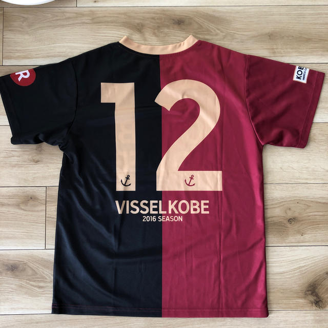 ヴィッセル神戸（2016）　ユニフォームシャツ スポーツ/アウトドアのサッカー/フットサル(応援グッズ)の商品写真