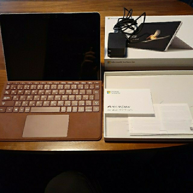 Surface Go キーボード付き64GBメモリ