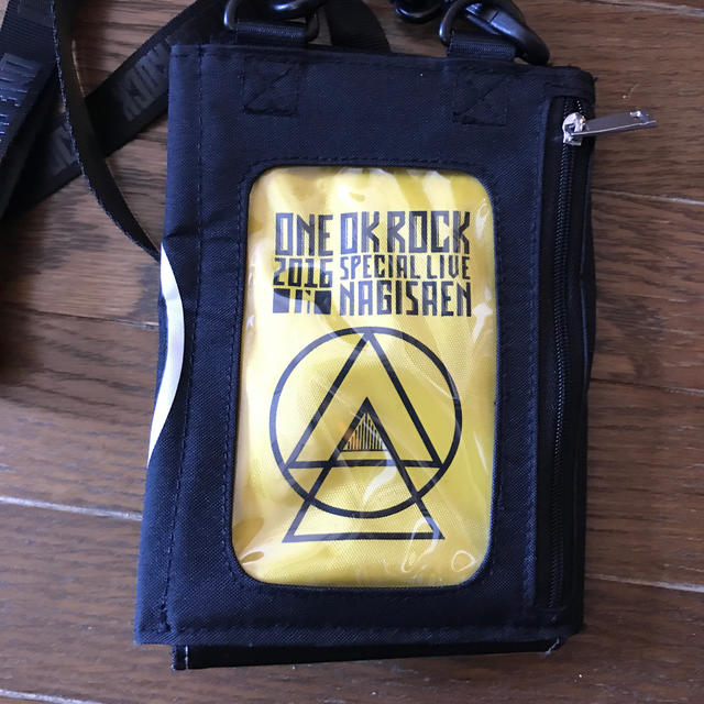 ONE OK ROCK(ワンオクロック)の(美品)ワンオクロック　渚園　ポーチ エンタメ/ホビーのタレントグッズ(ミュージシャン)の商品写真