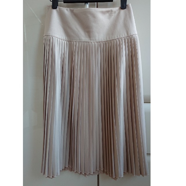 UNIQLO(ユニクロ)の🌸ココクマ様専用🌸UNIQLO U  プリーツミディスカート ベージュ☆ レディースのスカート(ひざ丈スカート)の商品写真