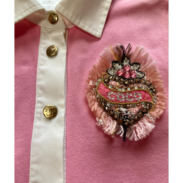 CHANEL - セール❤シャネル❤ビジューワッペン付き ポロシャツの CHANEL - セール❤シャネル❤ビジューワッペン付き ポロシャツの