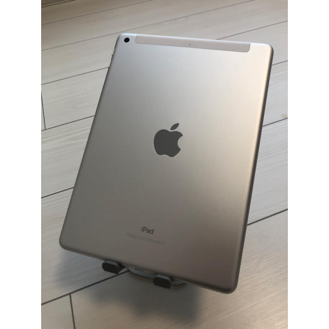 カラーApple iPad 5th Wi-Fi + Cellular SIMフリー