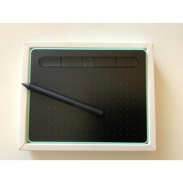 Wacom(ワコム)の［値下げ］Wacom Intuos small スマホ/家電/カメラのPC/タブレット(PC周辺機器)の商品写真