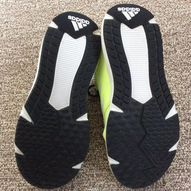 adidas(アディダス)のアディダス シューズ 21.5 キッズ/ベビー/マタニティのキッズ靴/シューズ(15cm~)(スニーカー)の商品写真
