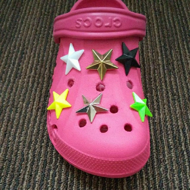 crocs(クロックス)のスタッズ　スター　色選択自由　6個　クロックス用チャーム レディースのアクセサリー(その他)の商品写真