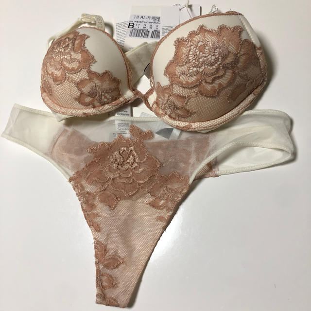 LA PERLA(ラペルラ)のLAPERLA レディースの下着/アンダーウェア(ブラ&ショーツセット)の商品写真