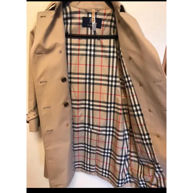 BURBERRY(バーバリー)の【未使用品】バーバリートレンチコート 女の子130cm キッズ/ベビー/マタニティのキッズ服女の子用(90cm~)(コート)の商品写真