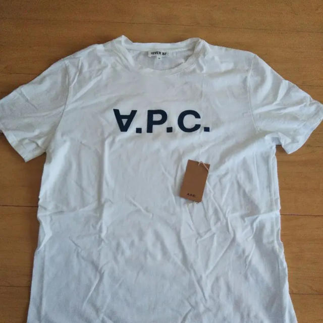 A.P.C(アーペーセー)の本物 A.P.C. アーペーセー  Tシャツ  白 人気 完売  ３０周年記念 メンズのトップス(Tシャツ/カットソー(半袖/袖なし))の商品写真