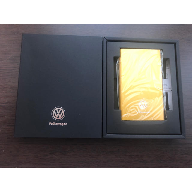 Volkswagen(フォルクスワーゲン)の【非売品】Volkswagen モバイルバッテリー エンタメ/ホビーのコレクション(ノベルティグッズ)の商品写真