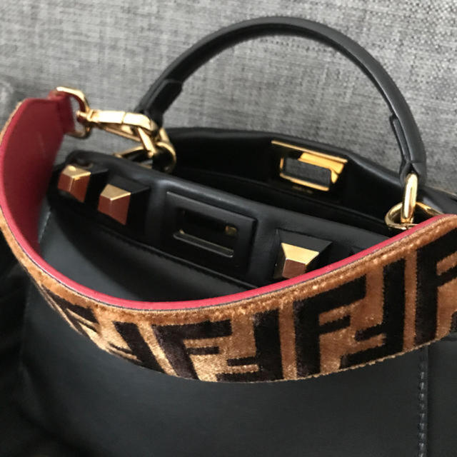 FENDI - すーりた様専用 FENDIピーカブーミニストラップユーの通販 by ...