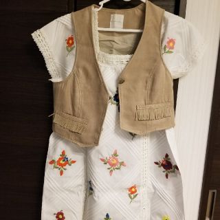 ローリーズファーム(LOWRYS FARM)のローリーズファーム新品２点ｾｯﾄ🌼花刺繍ﾁｭﾆｯｸ白ワンピ🌸&春夏ベスト🌼(チュニック)