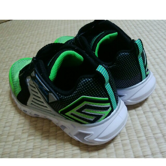 SKECHERS(スケッチャーズ)のSKECHERS　S-LIGHTS 光るスニーカー　21cm キッズ/ベビー/マタニティのキッズ靴/シューズ(15cm~)(スニーカー)の商品写真